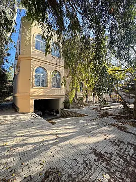 Satılır 7 otaqlı həyət evi 450 m²