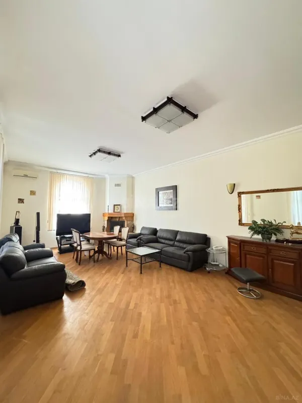 Satılır 7 otaqlı həyət evi 450 m²