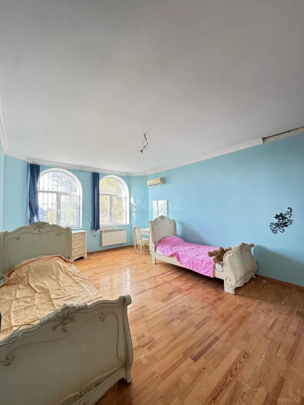 Satılır 7 otaqlı həyət evi 450 m²