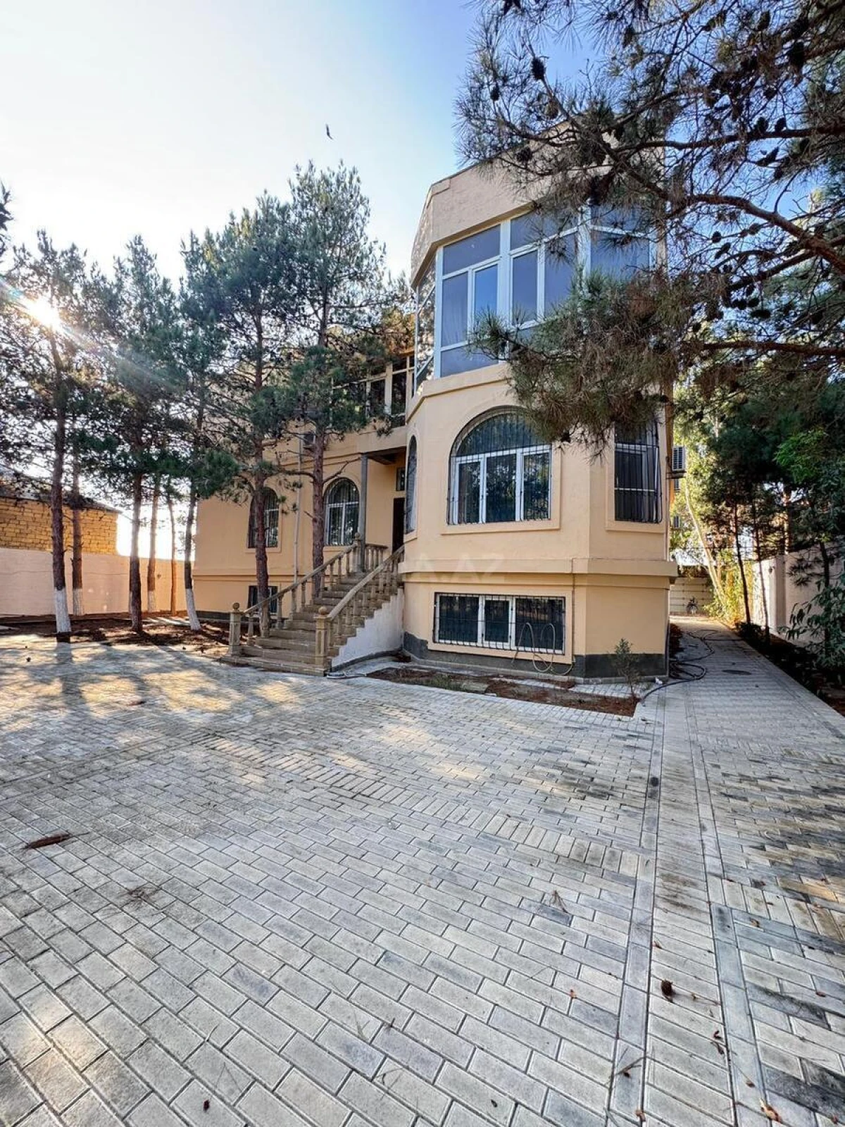 Satılır 7 otaqlı həyət evi 450 m²