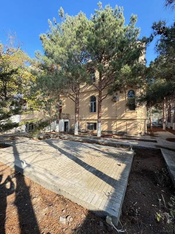 Satılır 7 otaqlı həyət evi 450 m²