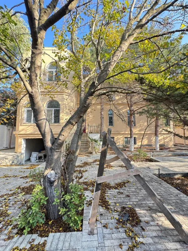 Satılır 7 otaqlı həyət evi 450 m²