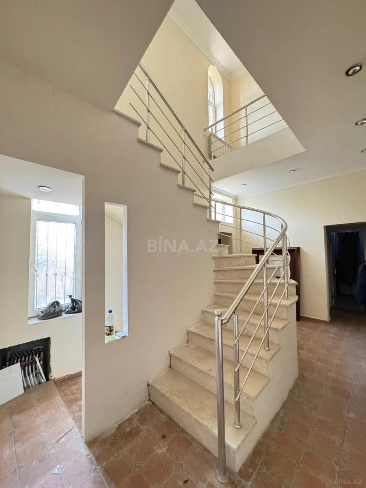 Satılır 7 otaqlı həyət evi 450 m²