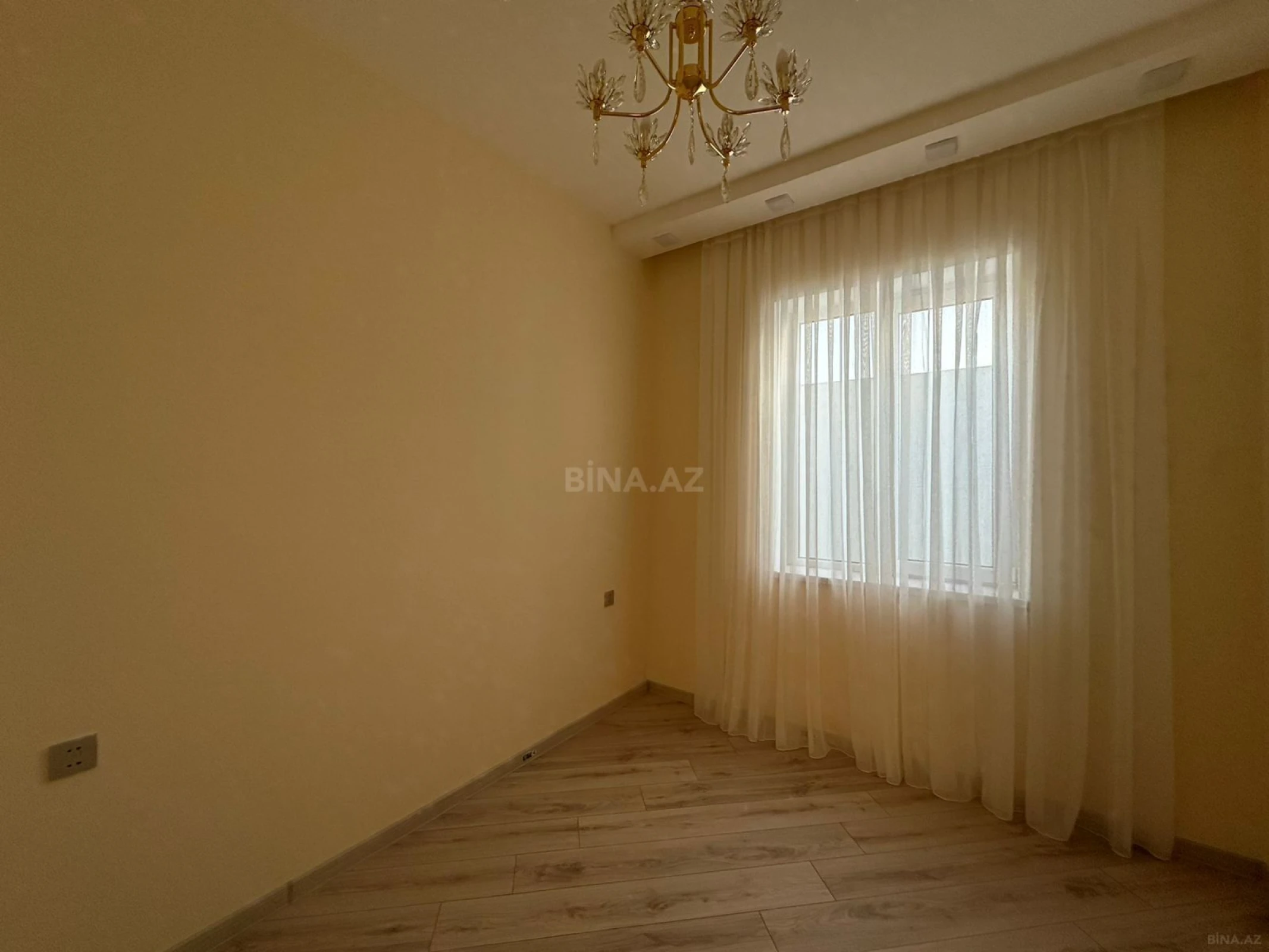 Satılır 4 otaqlı həyət evi 140 m²