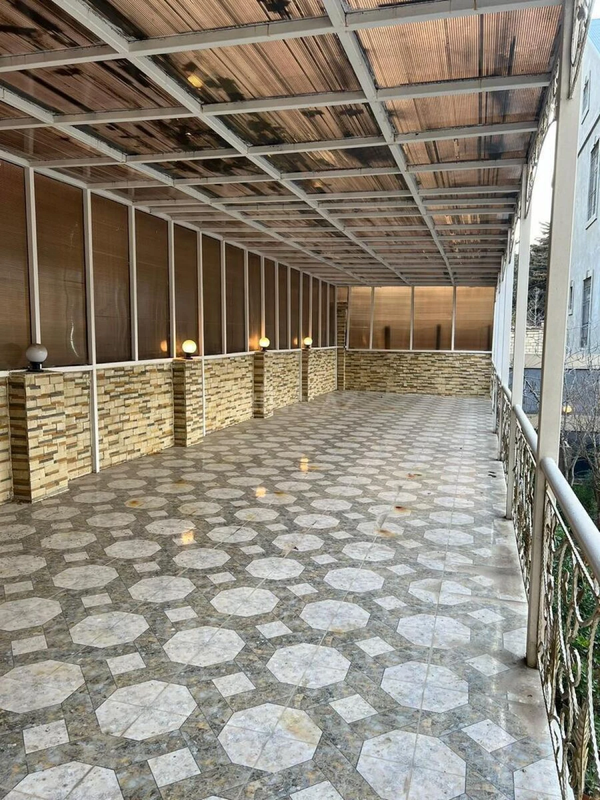 Satılır 20 otaqlı həyət evi 800 m²