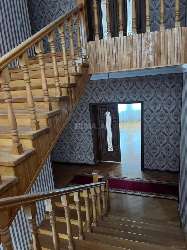 Satılır 20 otaqlı həyət evi 800 m²