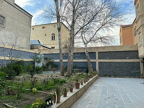 Satılır 20 otaqlı həyət evi 800 m²