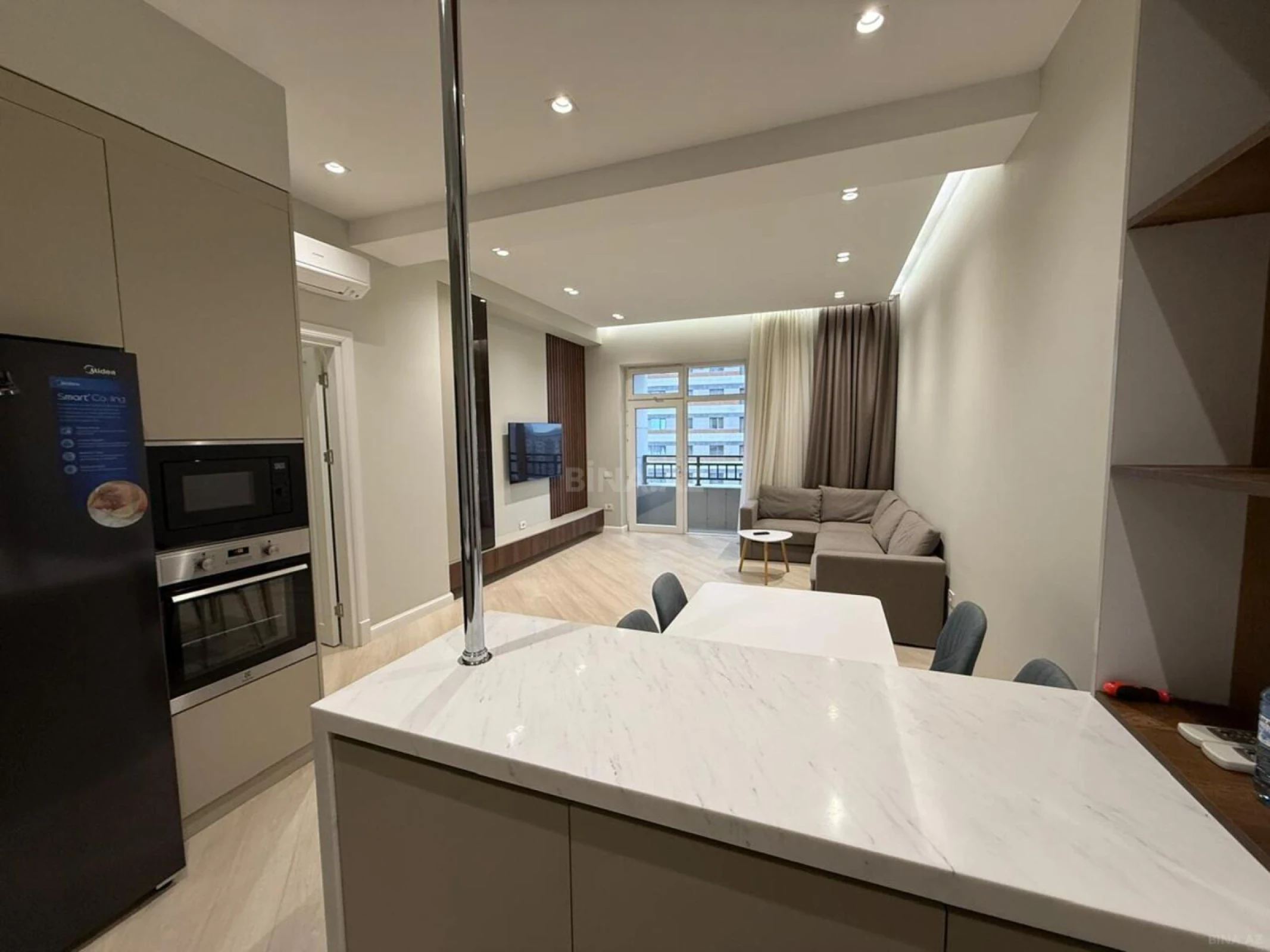 Kirayə verilir 2 otaqlı mənzil 77 m²