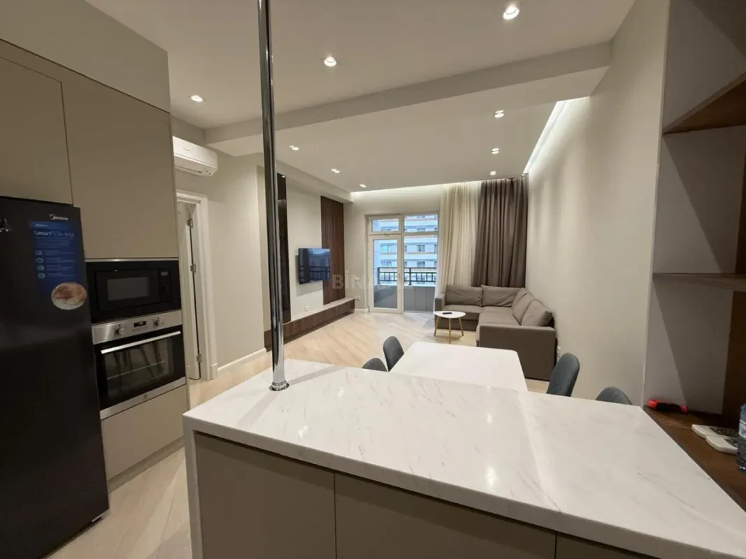 Kirayə verilir 2 otaqlı mənzil 77 m²