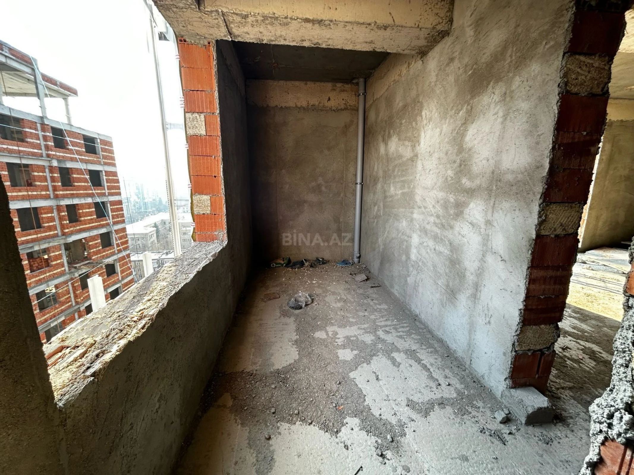 Satılır 2 otaqlı mənzil 111 m²