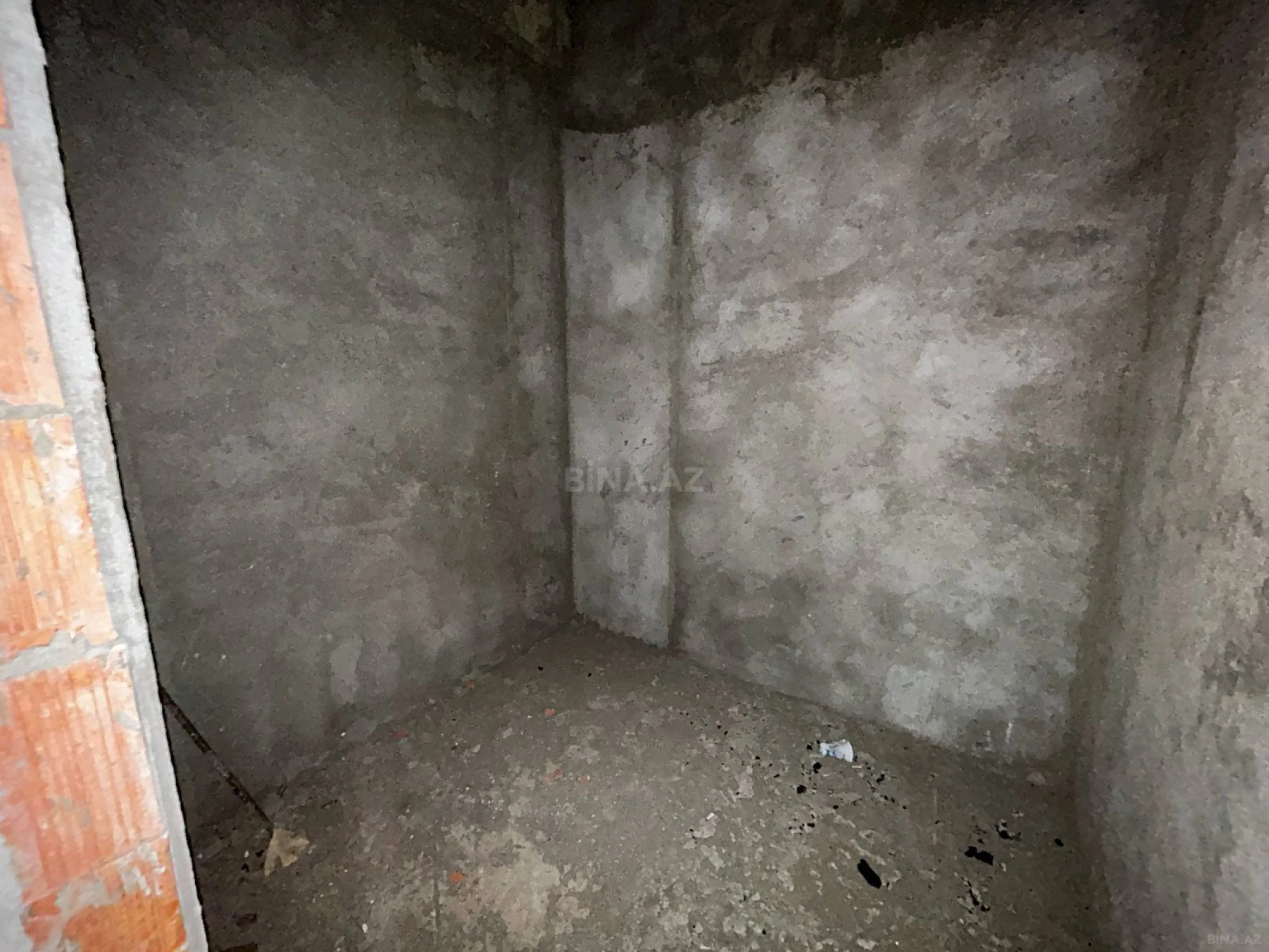 Satılır 2 otaqlı mənzil 111 m²