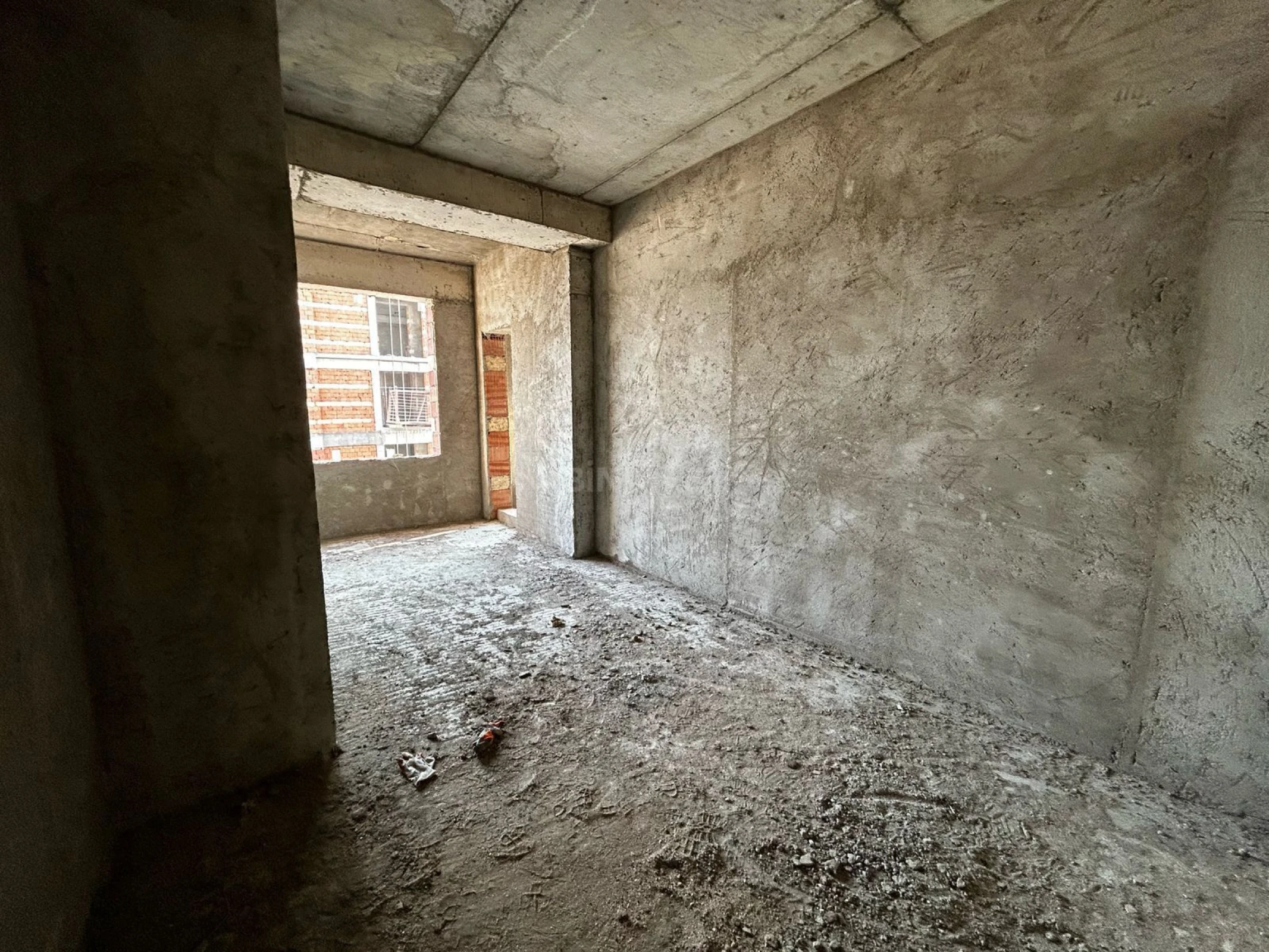 Satılır 2 otaqlı mənzil 111 m²