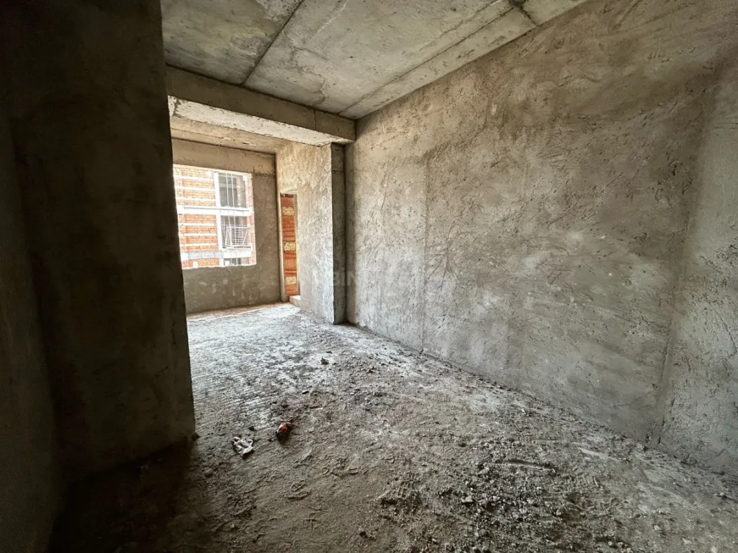 Satılır 2 otaqlı mənzil 111 m²