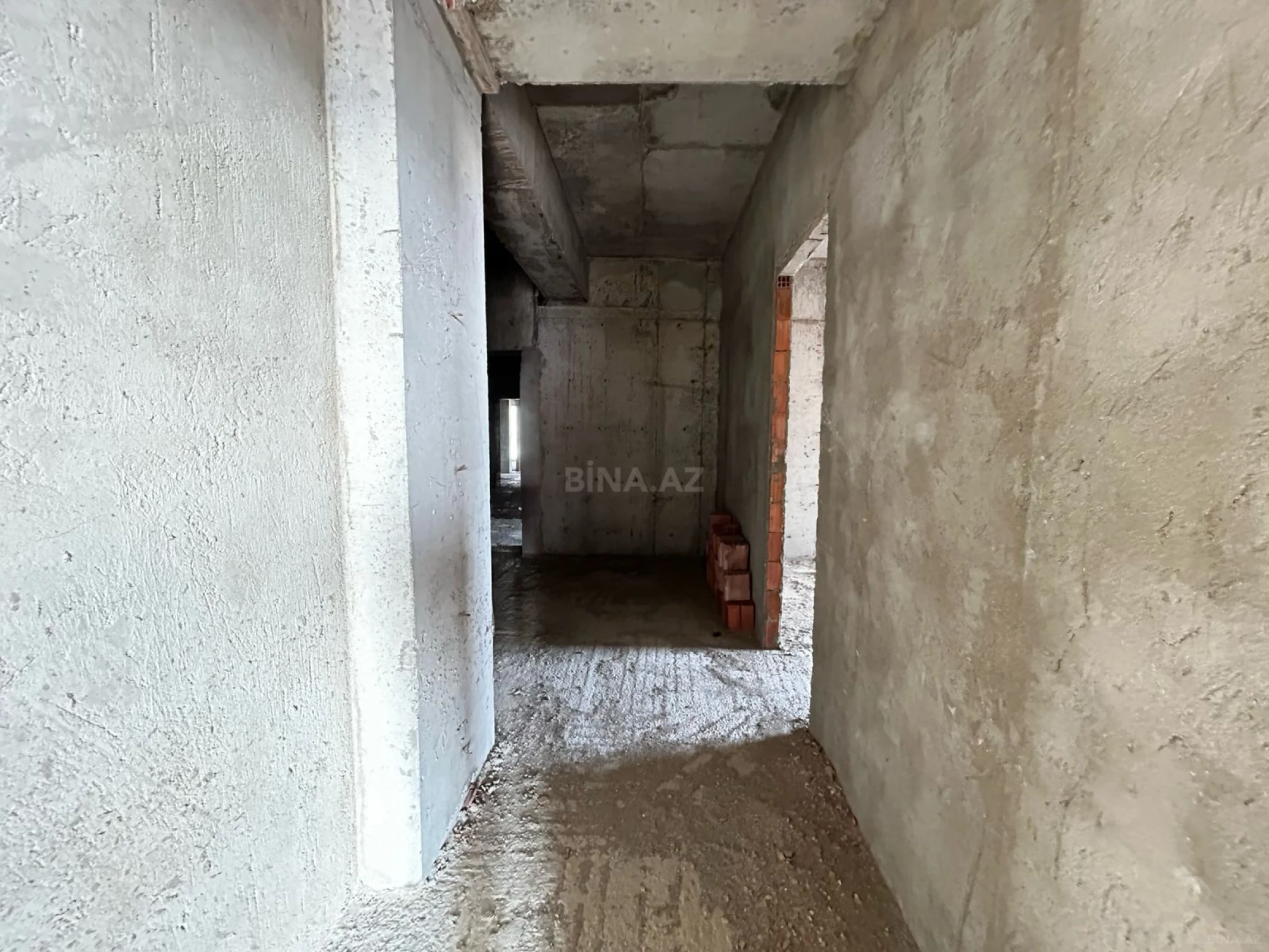 Satılır 2 otaqlı mənzil 111 m²