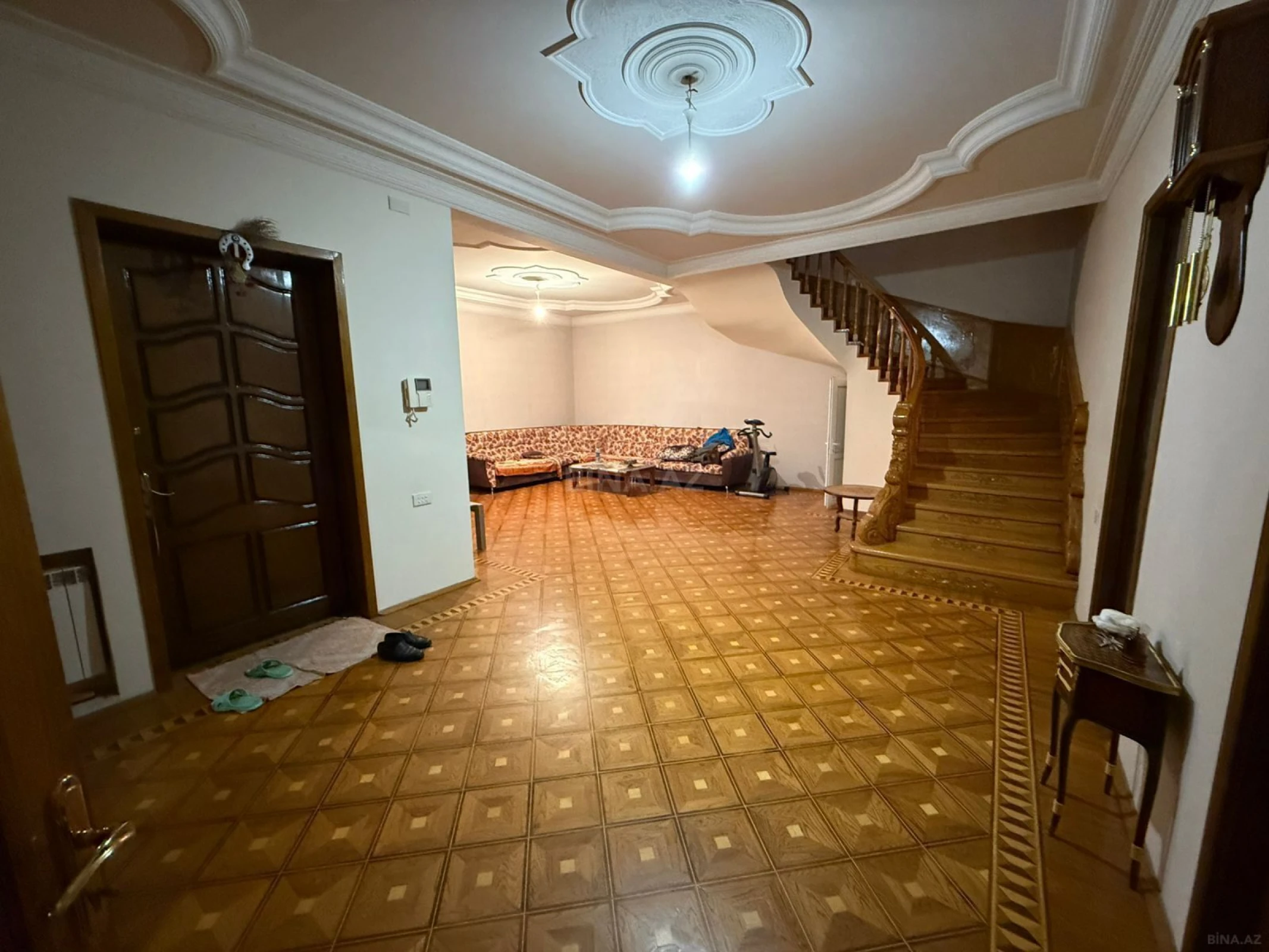 Satılır 8 otaqlı həyət evi 600 m²
