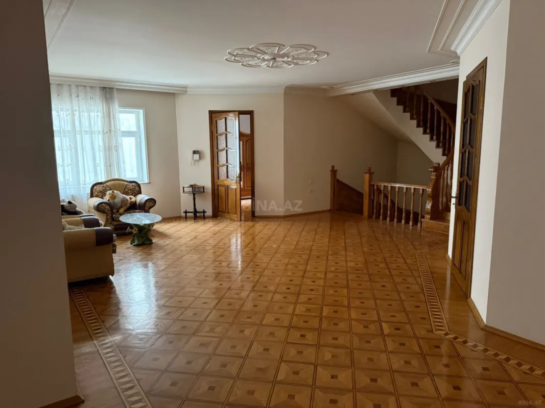 Satılır 8 otaqlı həyət evi 600 m²