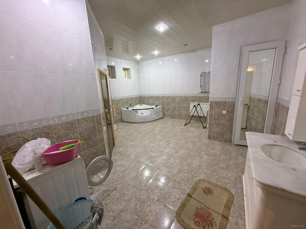 Satılır 8 otaqlı həyət evi 600 m²