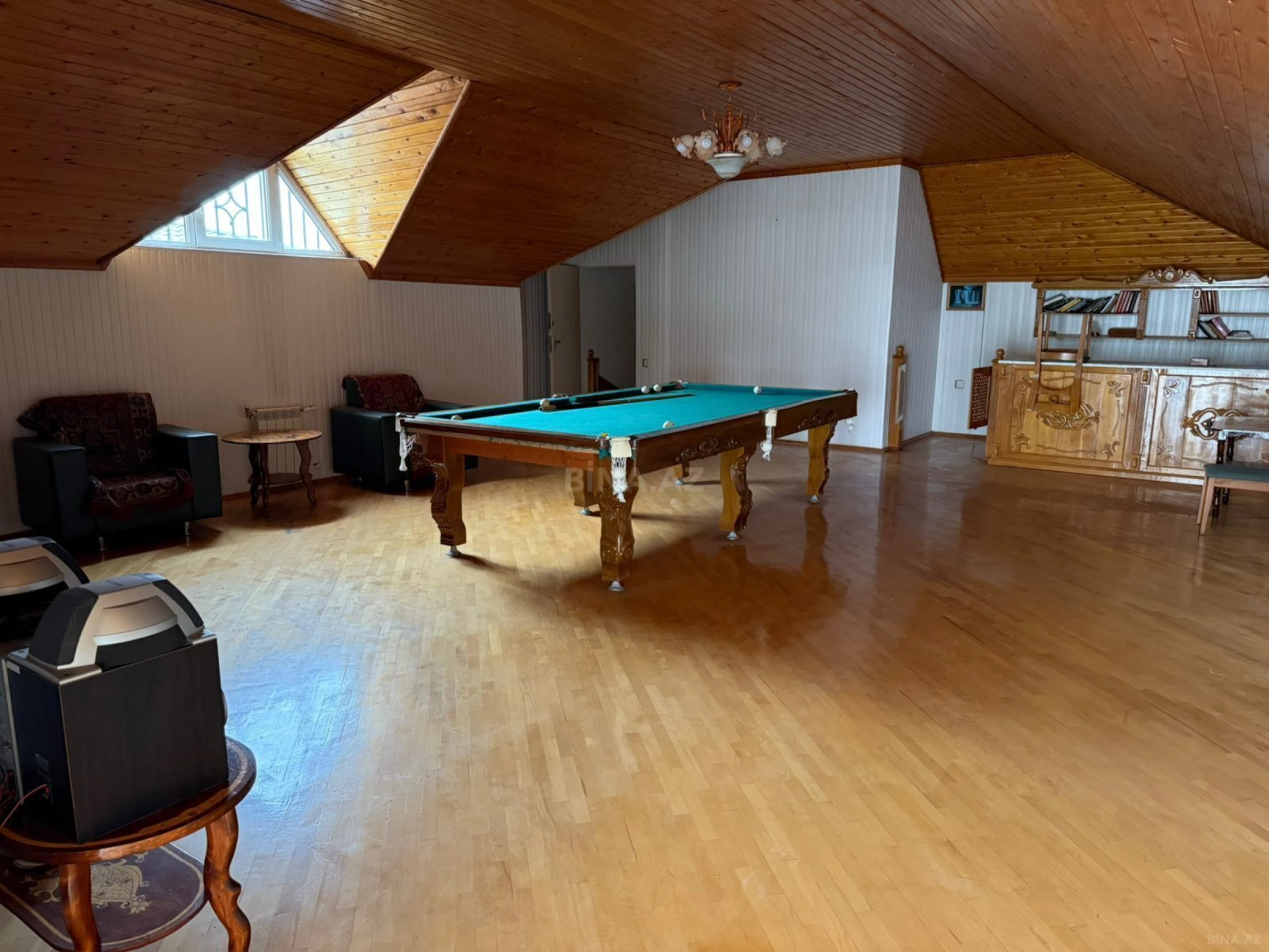 Satılır 8 otaqlı həyət evi 600 m²