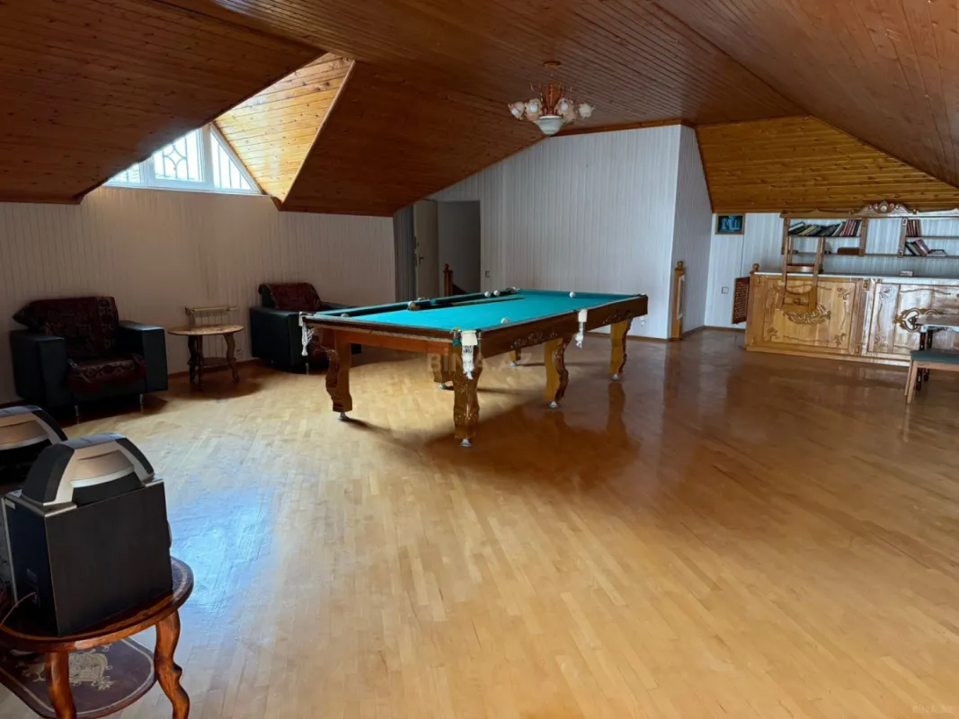 Satılır 8 otaqlı həyət evi 600 m²