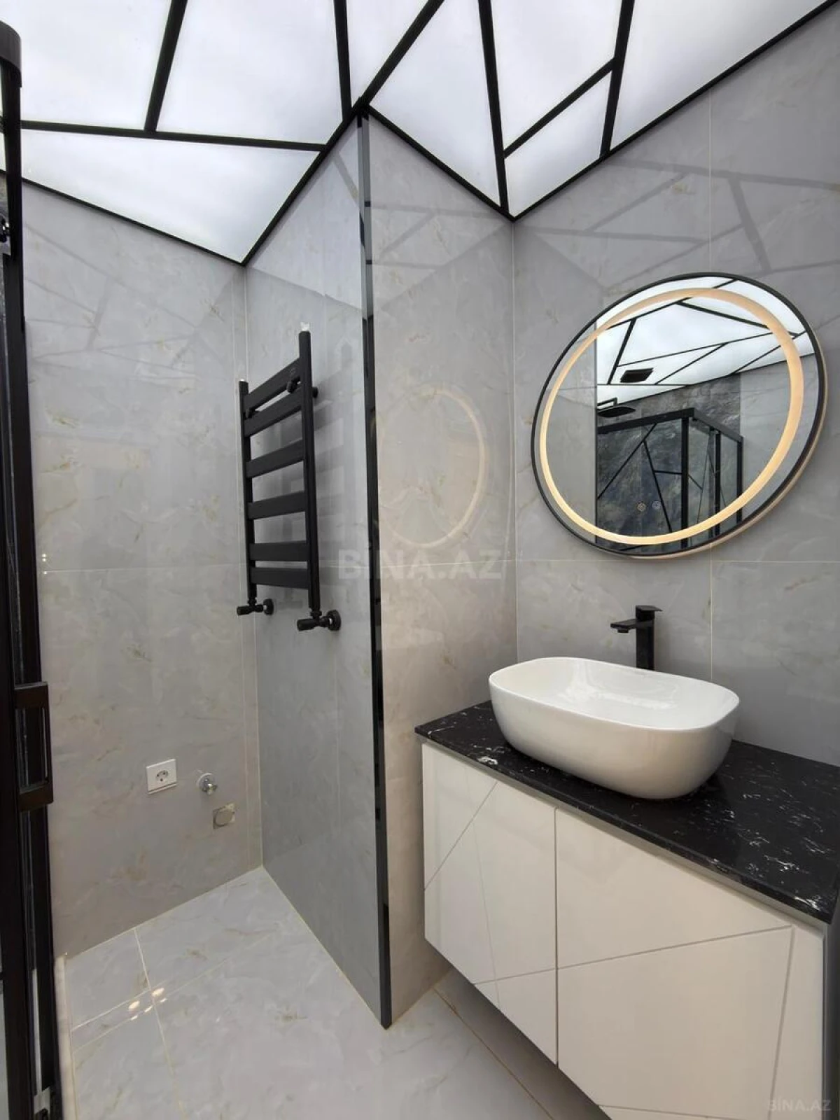 Satılır 2 otaqlı mənzil 76 m²