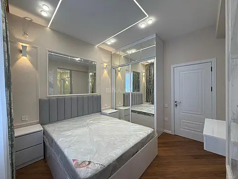 Satılır 2 otaqlı mənzil 76 m²