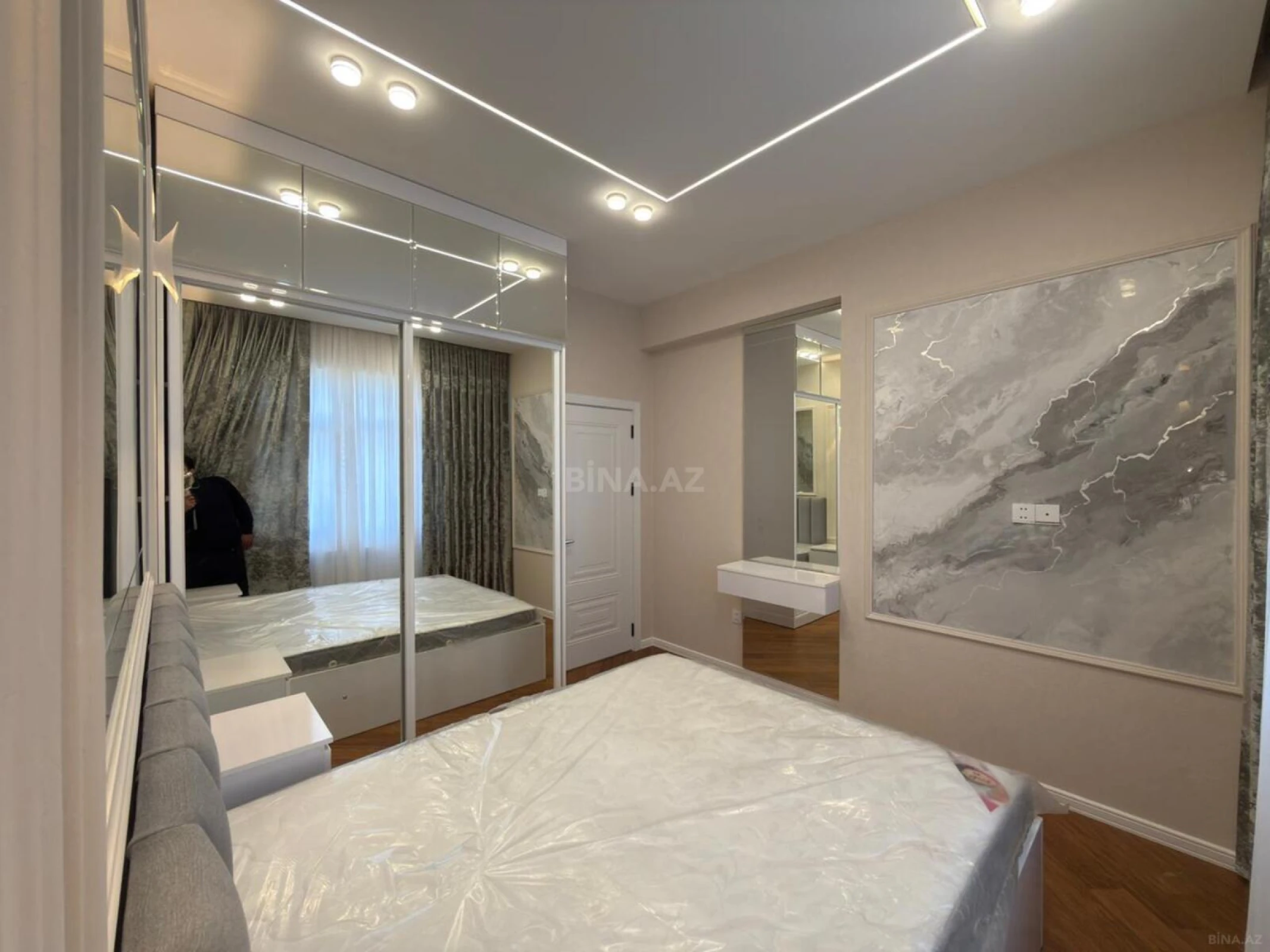 Satılır 2 otaqlı mənzil 76 m²