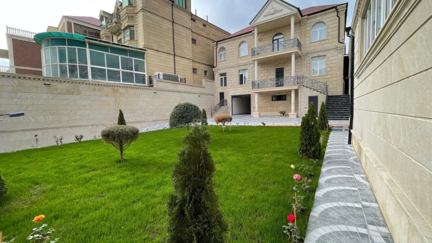 Satılır 8 otaqlı həyət evi 450 m²