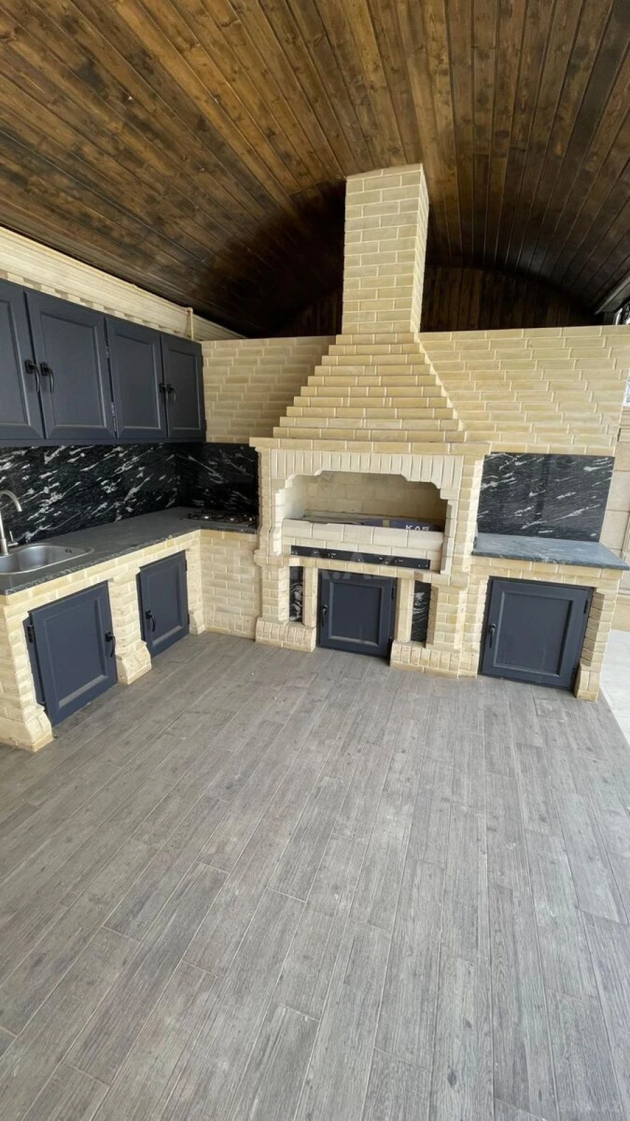 Satılır 8 otaqlı həyət evi 450 m²