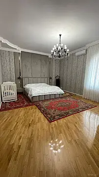 Satılır 8 otaqlı həyət evi 450 m²