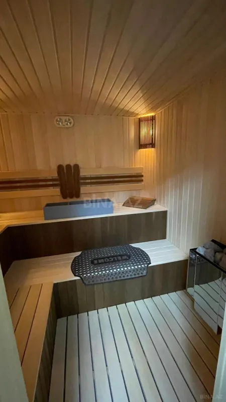 Satılır 8 otaqlı həyət evi 450 m²