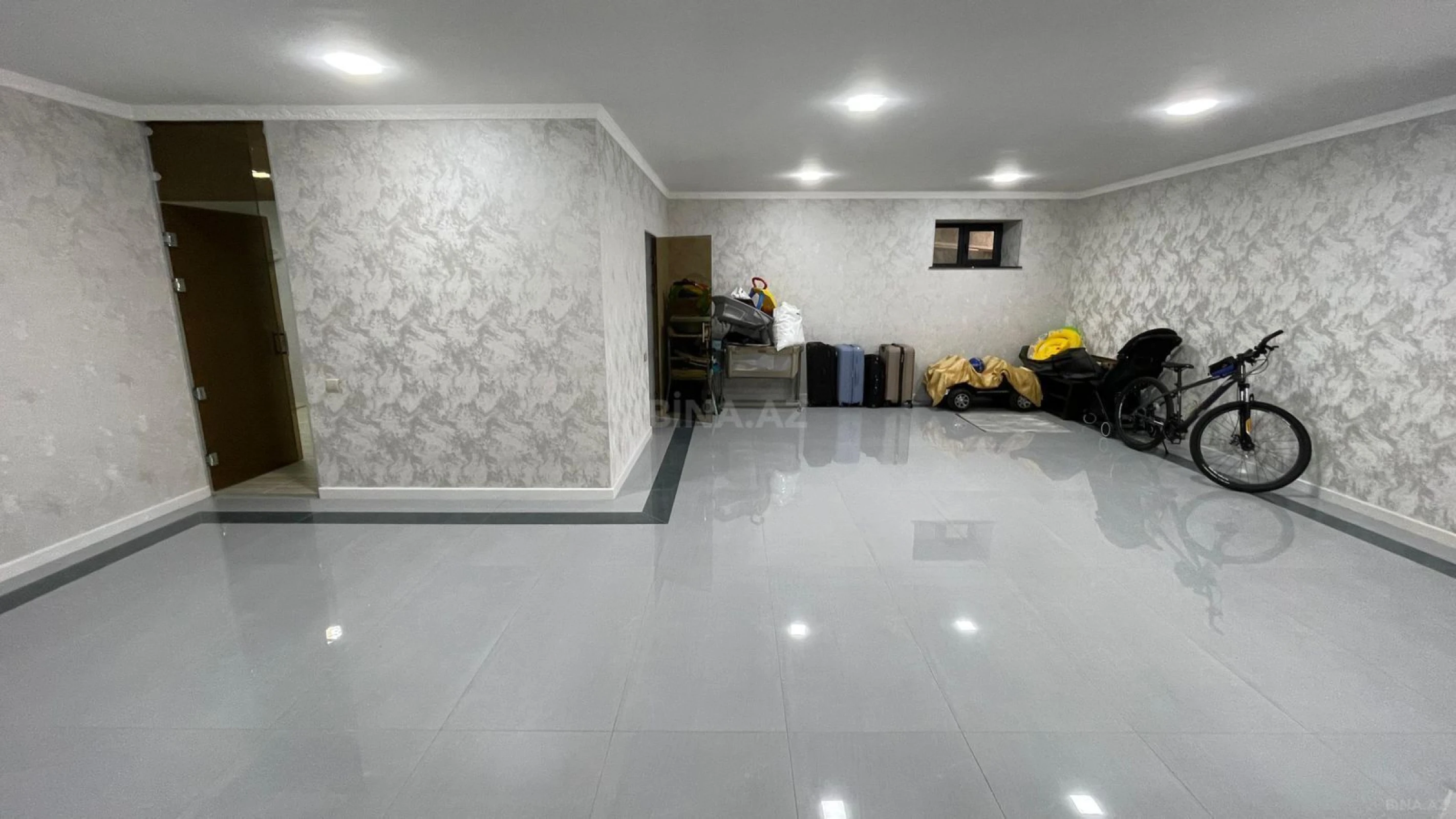 Satılır 8 otaqlı həyət evi 450 m²