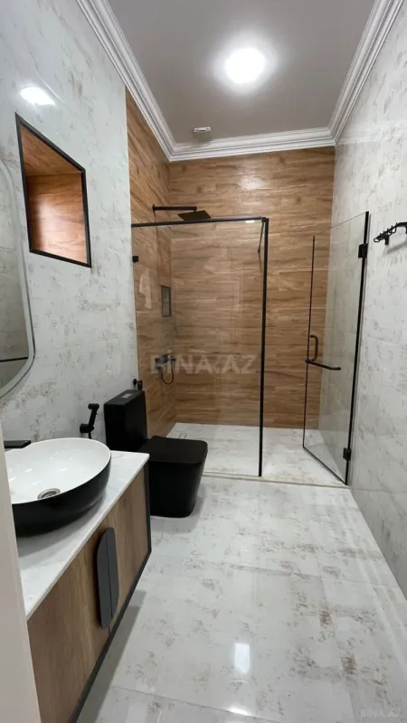 Satılır 8 otaqlı həyət evi 450 m²