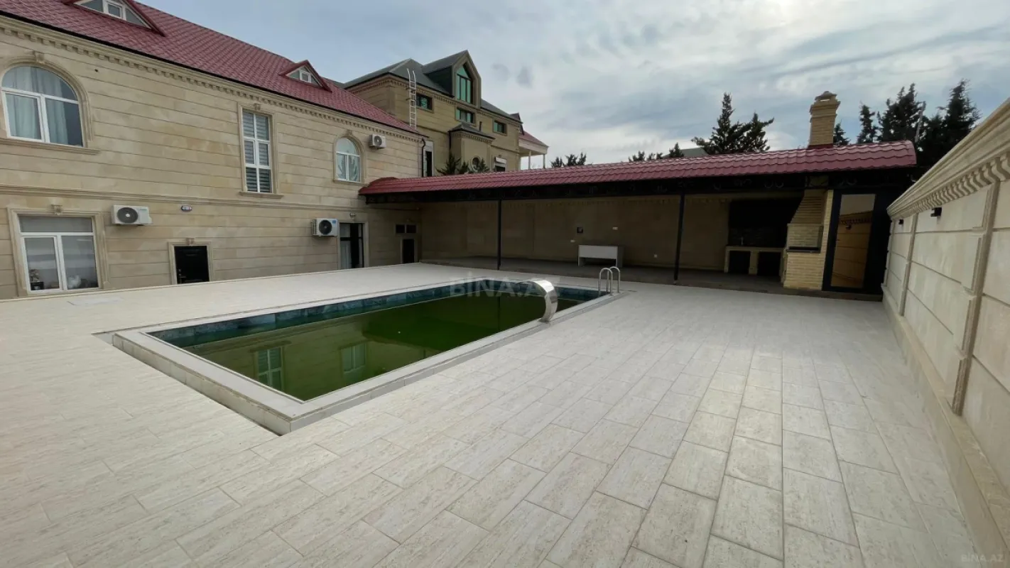 Satılır 8 otaqlı həyət evi 450 m²