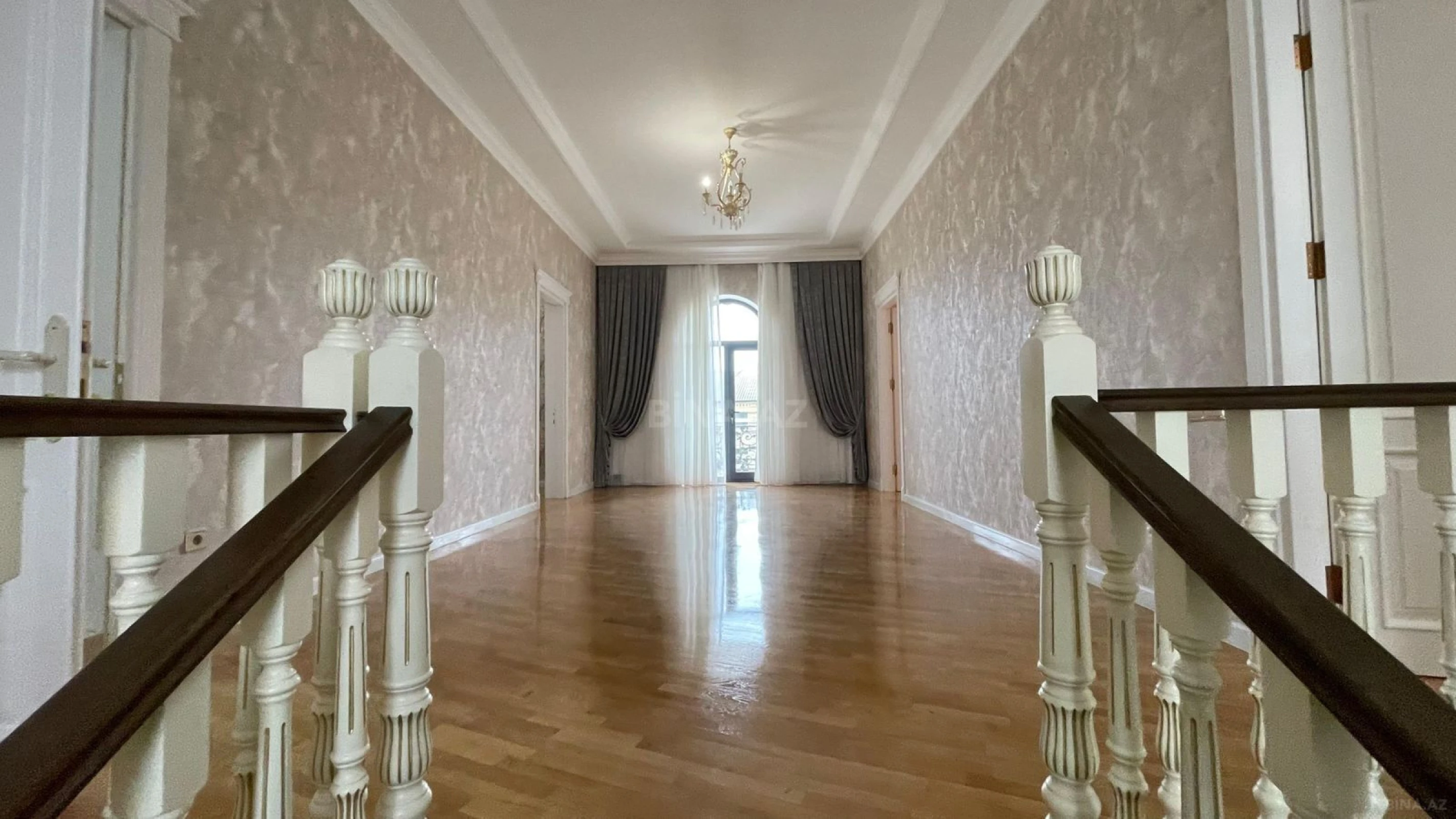 Satılır 8 otaqlı həyət evi 450 m²