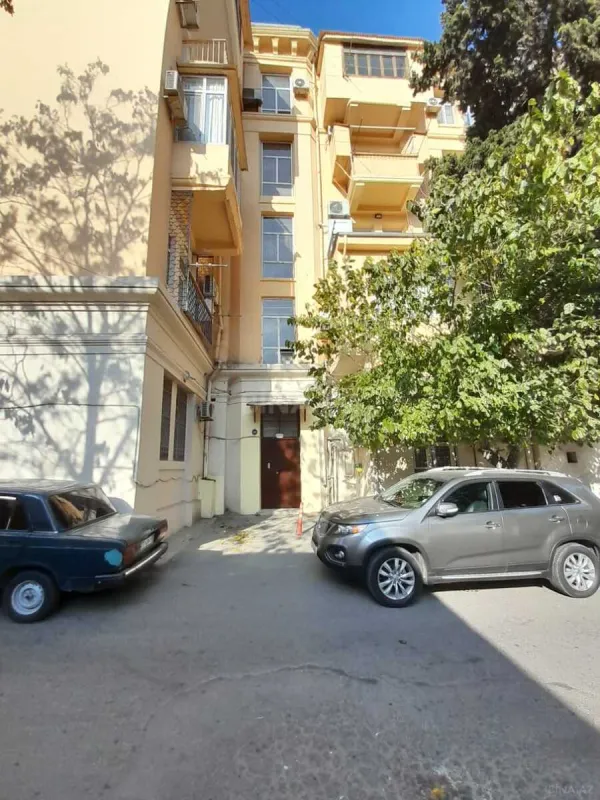 Satılır 3 otaqlı mənzil 93 m²