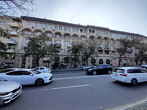 Satılır 3 otaqlı mənzil 93 m²