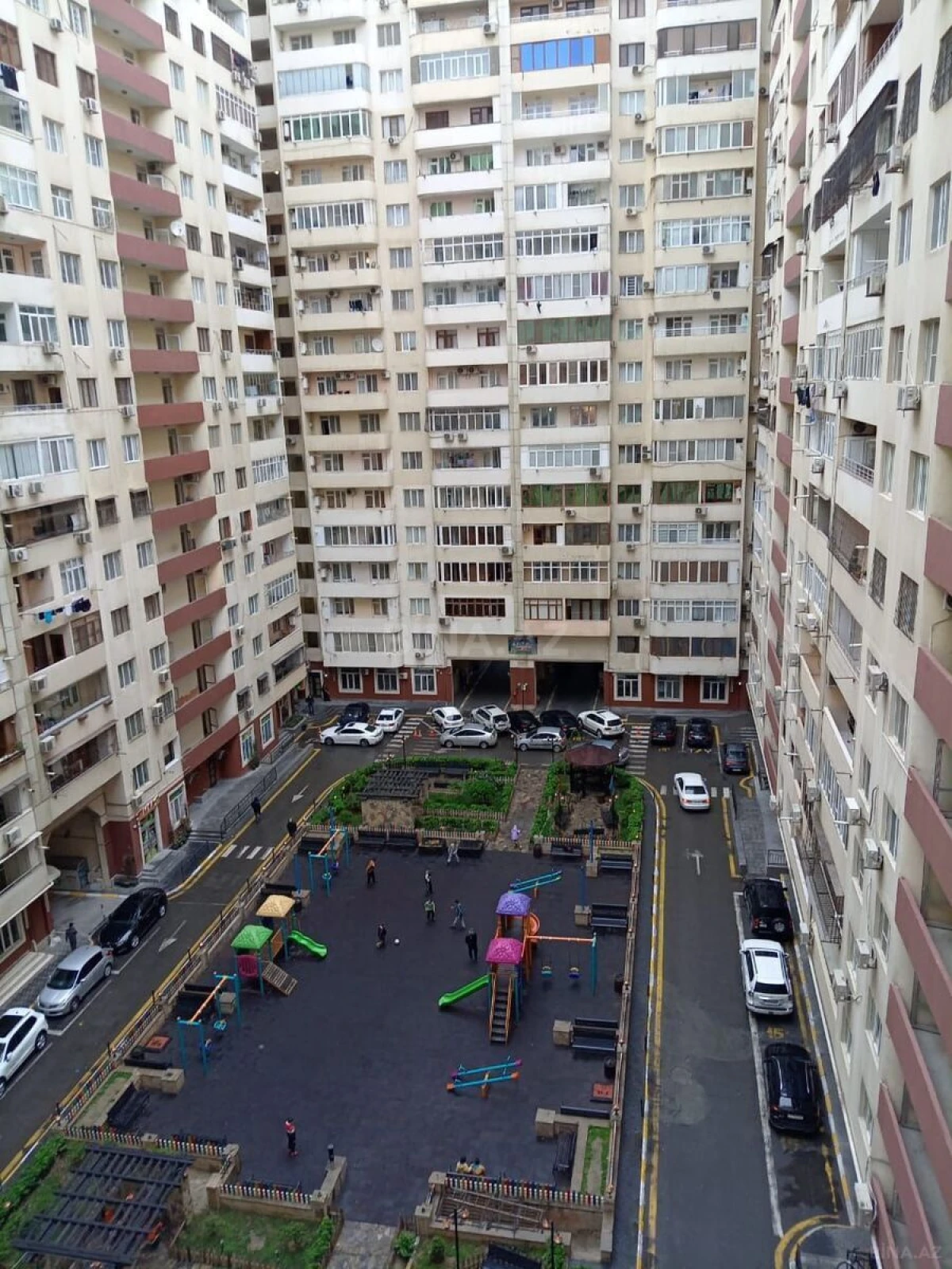 Satılır 3 otaqlı mənzil 101 m²