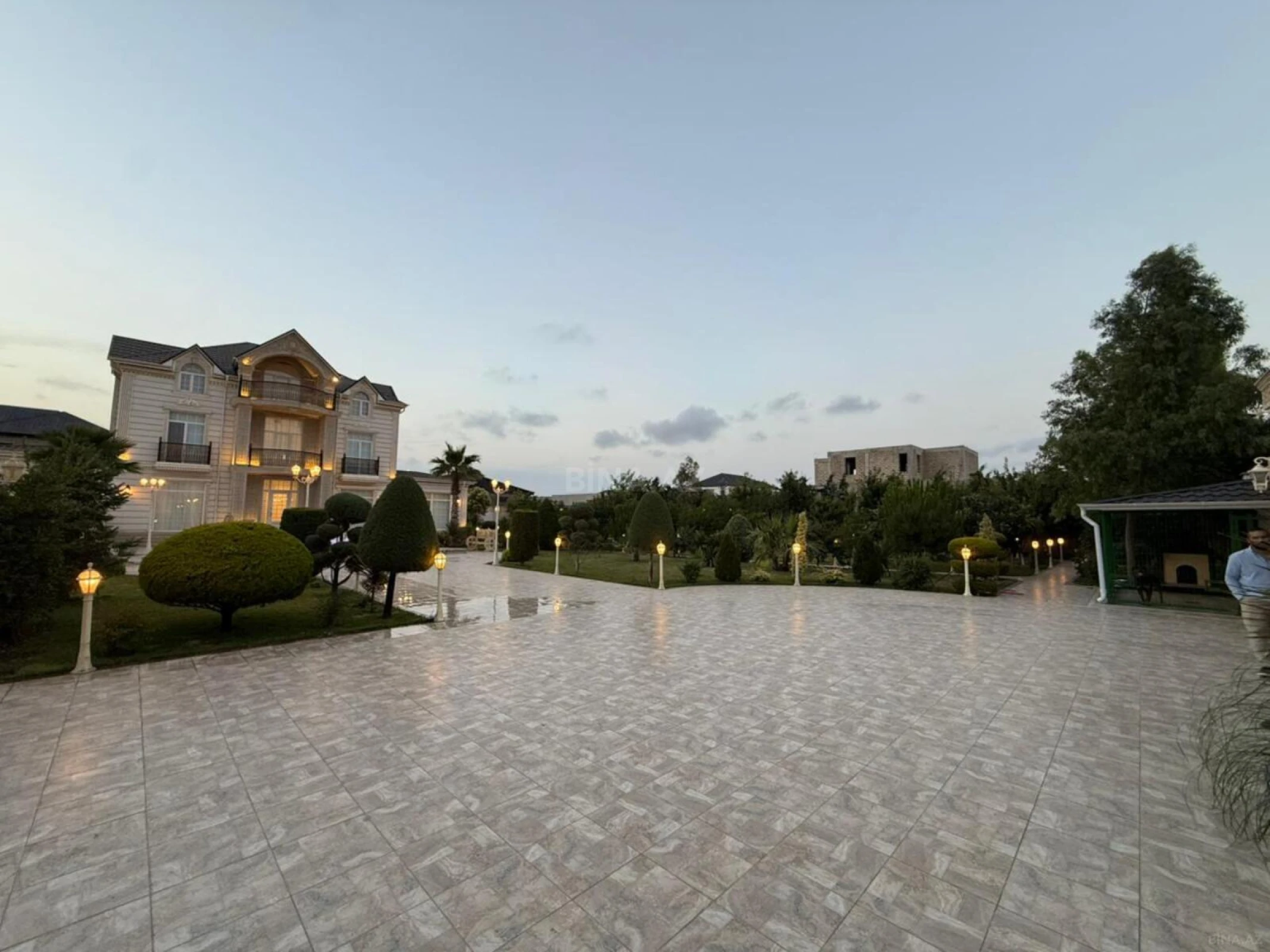 Satılır 7 otaqlı həyət evi 760 m²