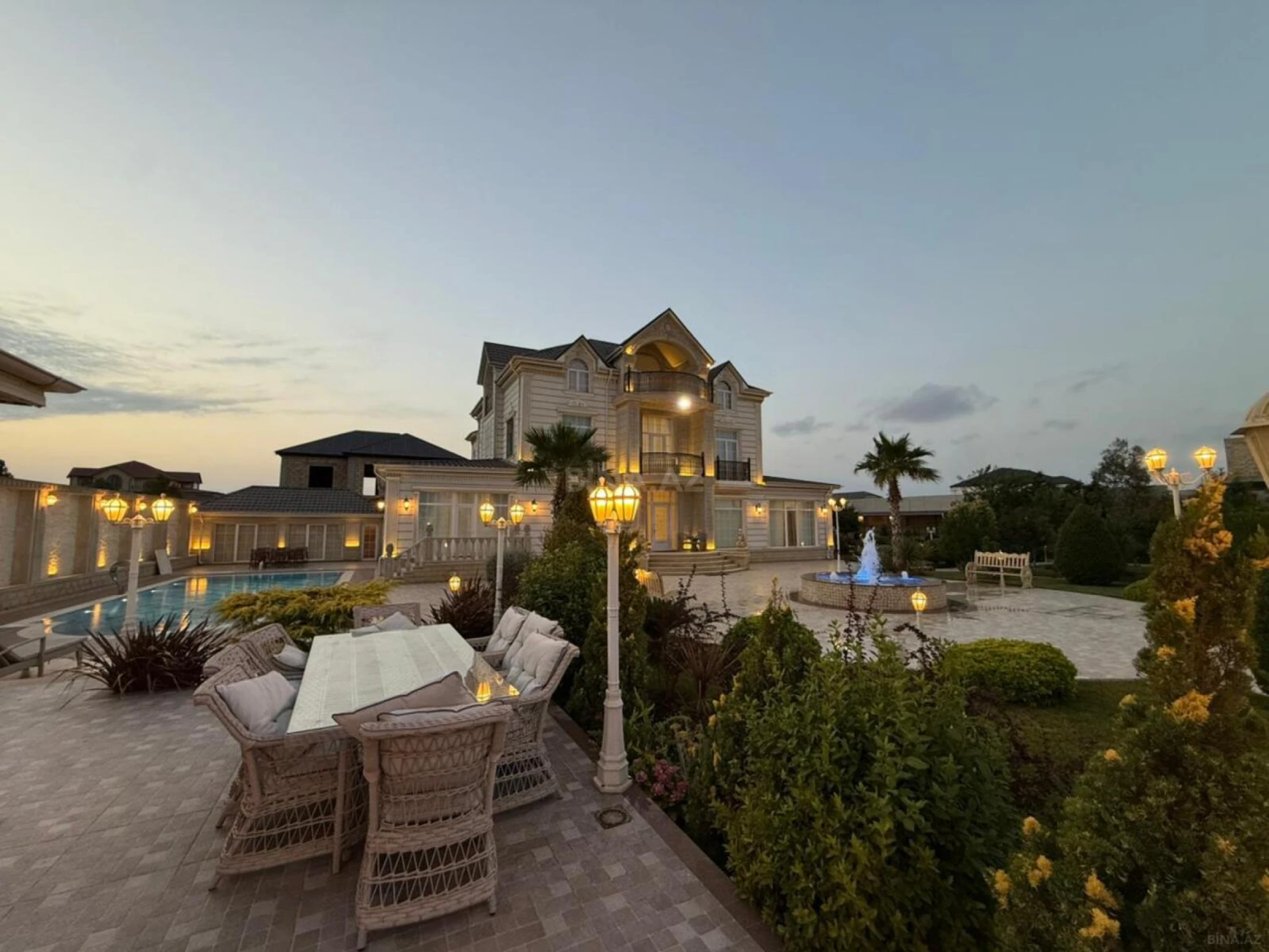 Satılır 7 otaqlı həyət evi 760 m²