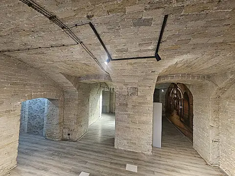 Kirayə verilir obyekt 80 m²