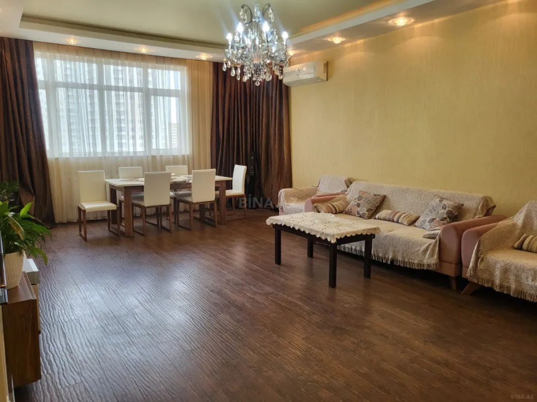 Satılır 4 otaqlı mənzil 178 m²