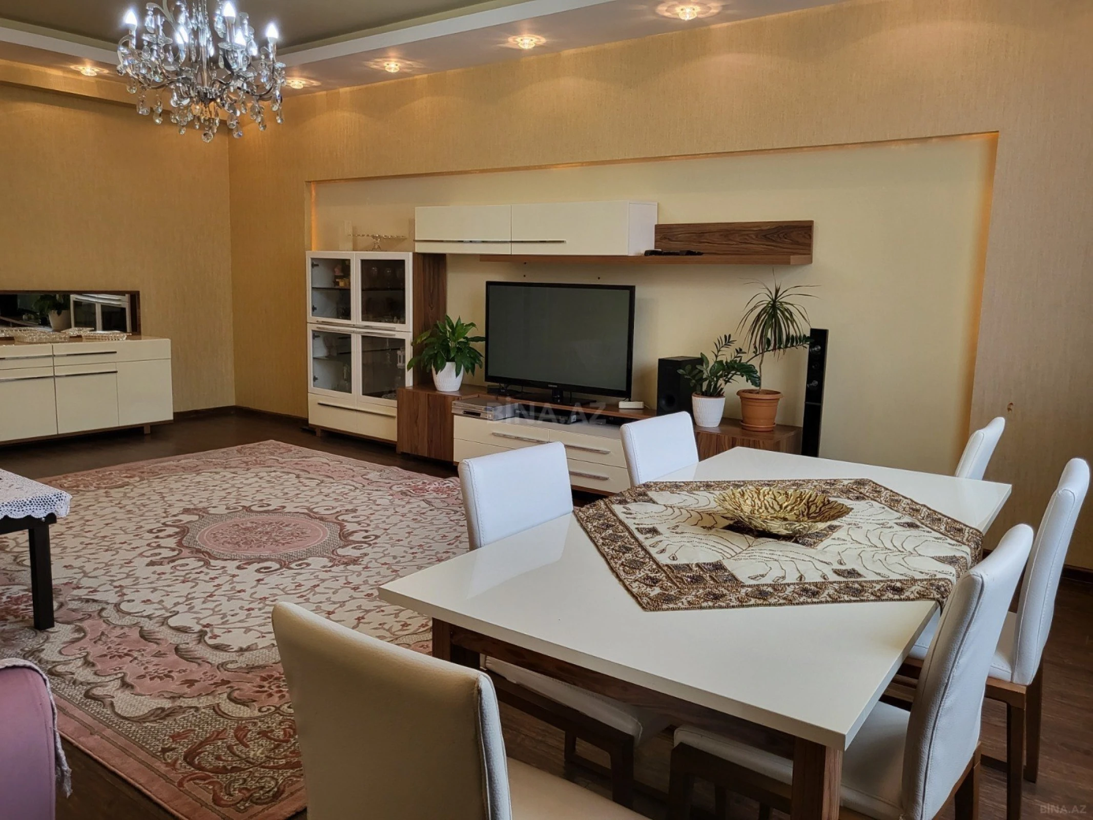 Satılır 4 otaqlı mənzil 178 m²