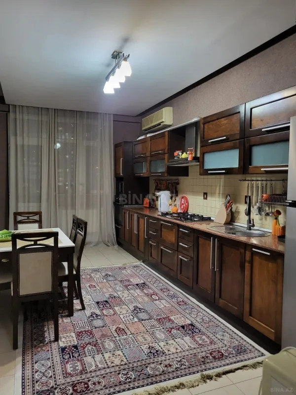 Satılır 4 otaqlı mənzil 178 m²