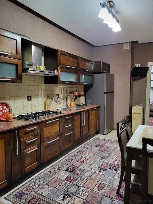 Satılır 4 otaqlı mənzil 178 m²