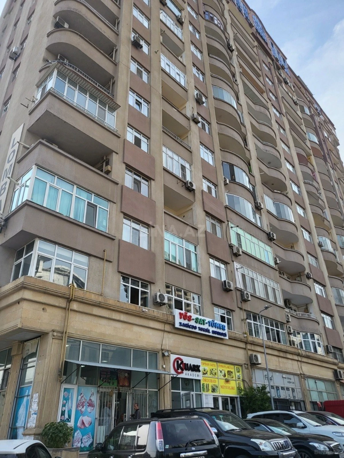 Satılır 4 otaqlı mənzil 178 m²
