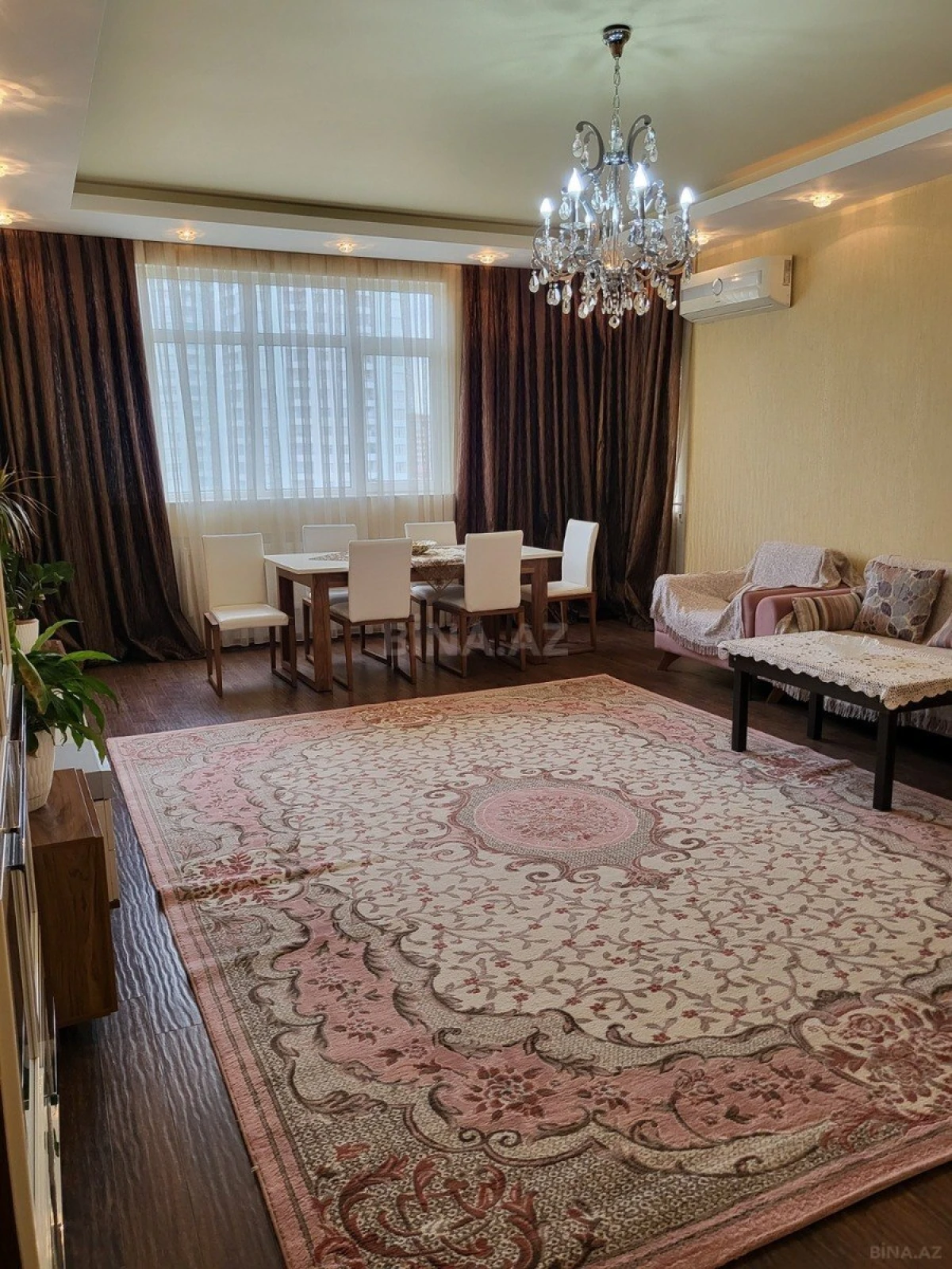 Satılır 4 otaqlı mənzil 178 m²