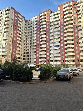 Kirayə verilir 4 otaqlı mənzil 150 m²
