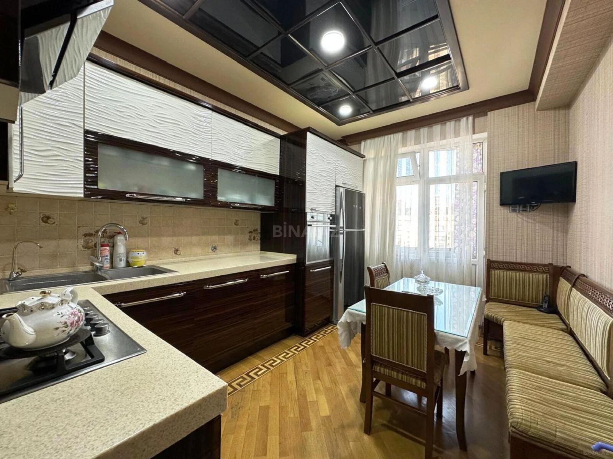 Kirayə verilir 4 otaqlı mənzil 150 m²