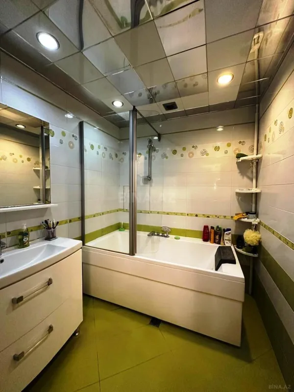 Kirayə verilir 4 otaqlı mənzil 150 m²