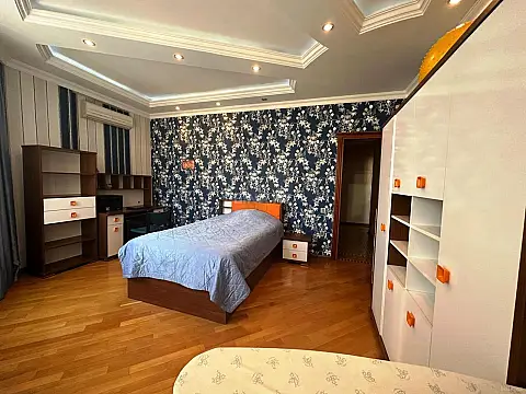 Kirayə verilir 4 otaqlı mənzil 150 m²